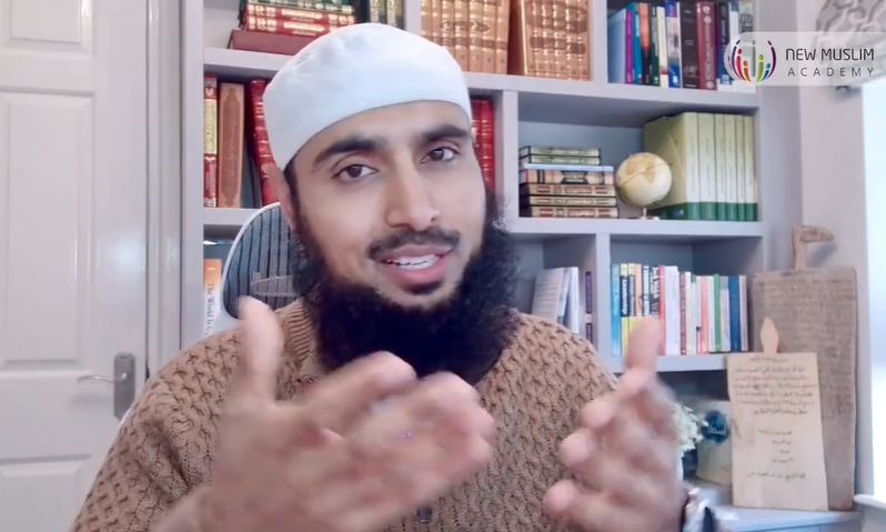 اسم الله "الْحَكَم" الذي يُحكم، و"خَيْرُ الحَاكِمِينَ" الذي هو خير القاضيين